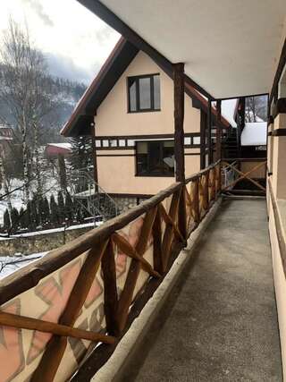 Гостевой дом Guest House Arkan Яремче Трехместный номер Делюкс-6
