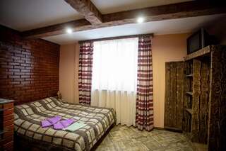 Гостевой дом Guest House Arkan Яремче Двухместный номер с 1 кроватью и собственной ванной комнатой-3