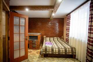 Гостевой дом Guest House Arkan Яремче Двухместный номер с 1 кроватью и собственной ванной комнатой-5