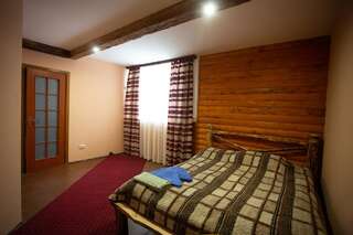 Гостевой дом Guest House Arkan Яремче Двухместный номер с 1 кроватью и собственной ванной комнатой-2